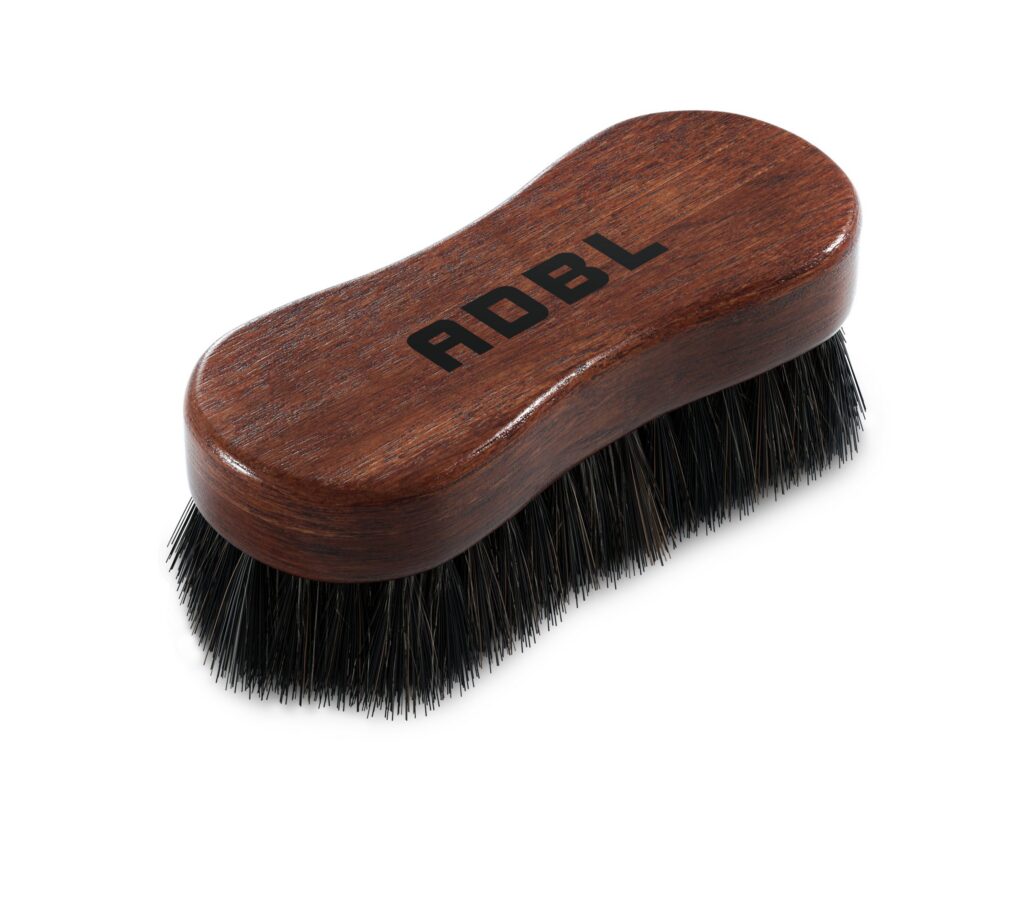 ADBL LEATHER BRUSH – Четка за почистване на кожа