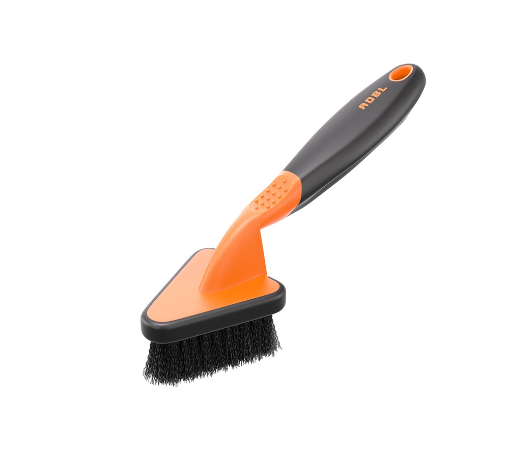 ADBL TIRE BRUSH – Четка за почистване на гуми